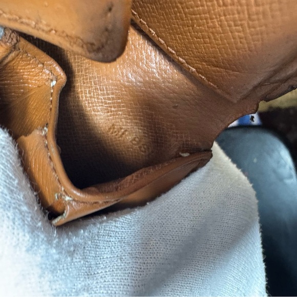 - Louis Vuitton, men's monogram, bifold, wallet, vintage - Picture 15 of 17